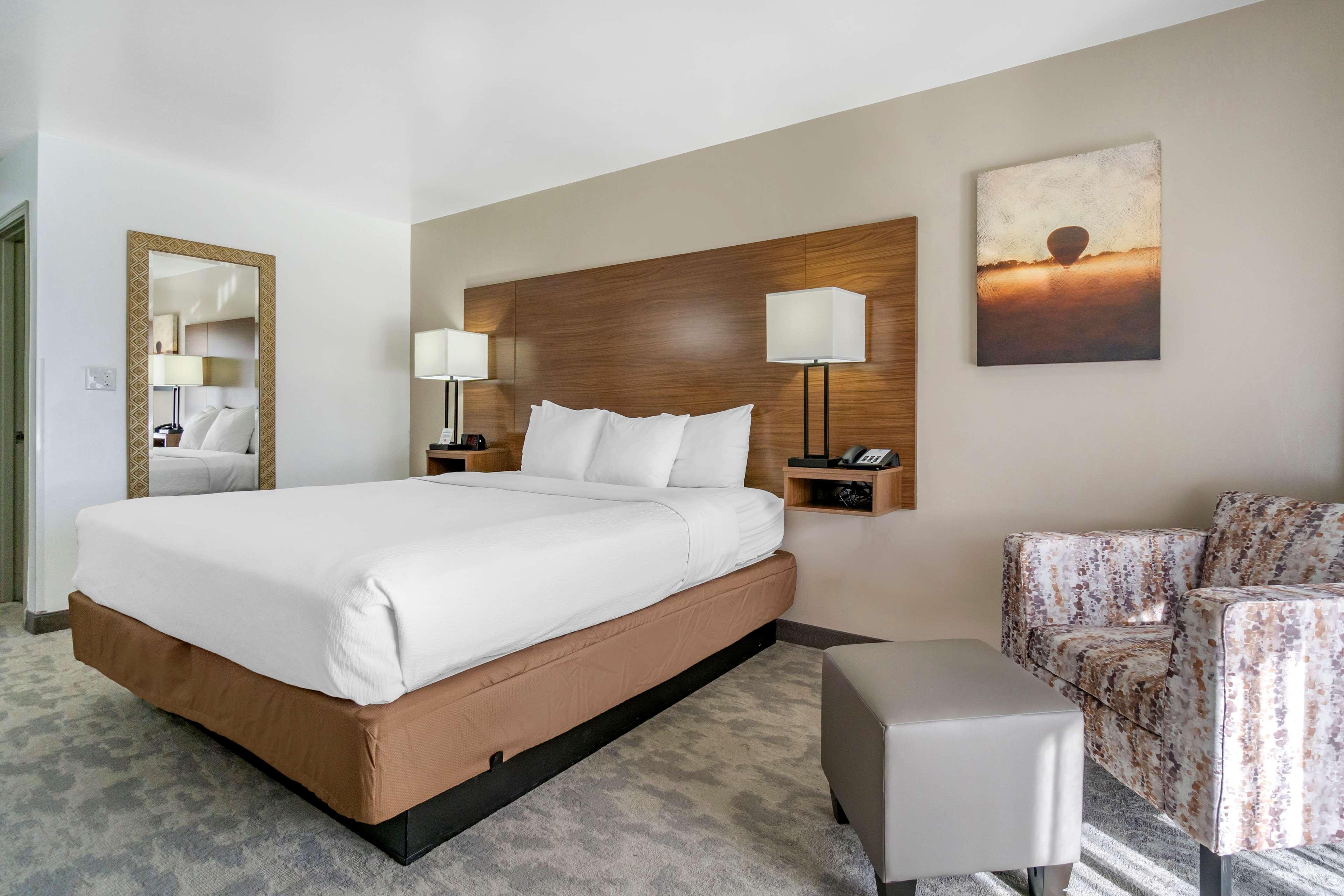 Western Front Hotel 3*